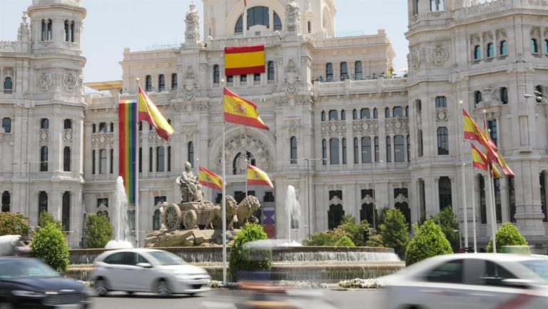 #MarcaEspaña: La Comunidad de Madrid se gasta más de 65.000 € en una veintena de rojigualdas