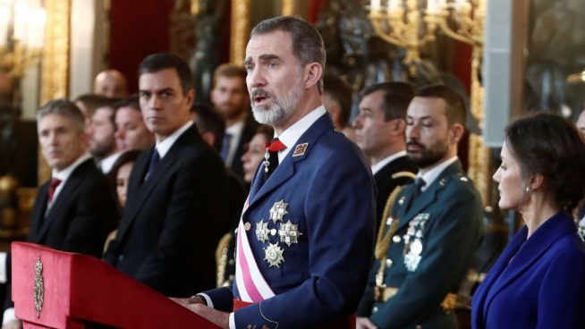 El Rey ‘solo’ al ensalzar el valor de la Constitución tras las amenazas de la derecha en el Congreso