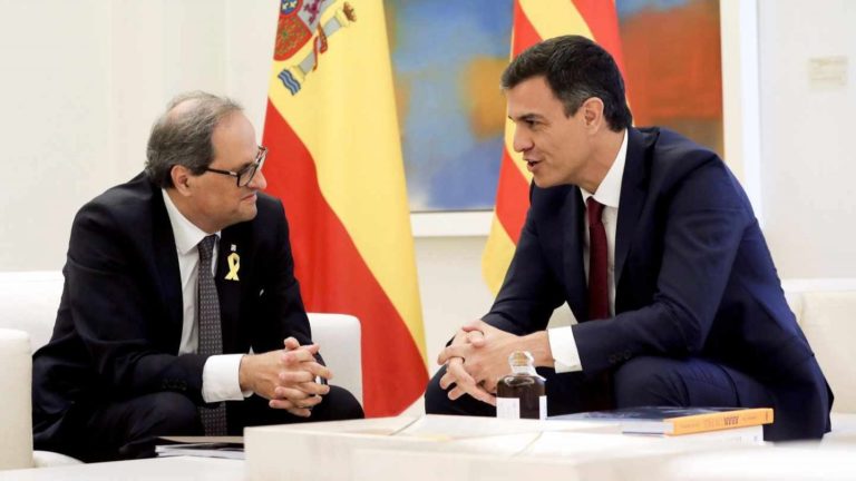 Batalla de egos pero Sánchez acepta el cambio de Torra: la 1ª reunión de la mesa será el miércoles