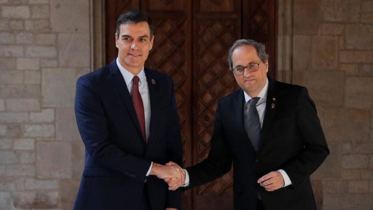Pedro Sánchez promete a Quim Torra reunir ya la mesa de negociación porque «la ley no basta»