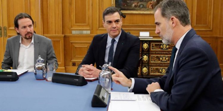 Sánchez con el apoyo de Podemos blanquea la corrupta monarquía