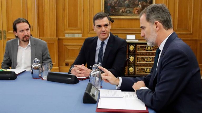 Sánchez con el apoyo de Podemos blanquea la corrupta monarquía