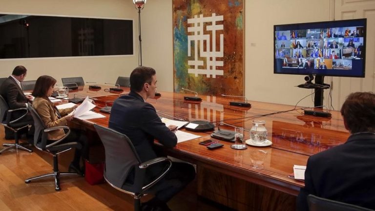 Sánchez avisa a los presidentes autonómicos que el Estado de Alarma se prolonga 15 días más.