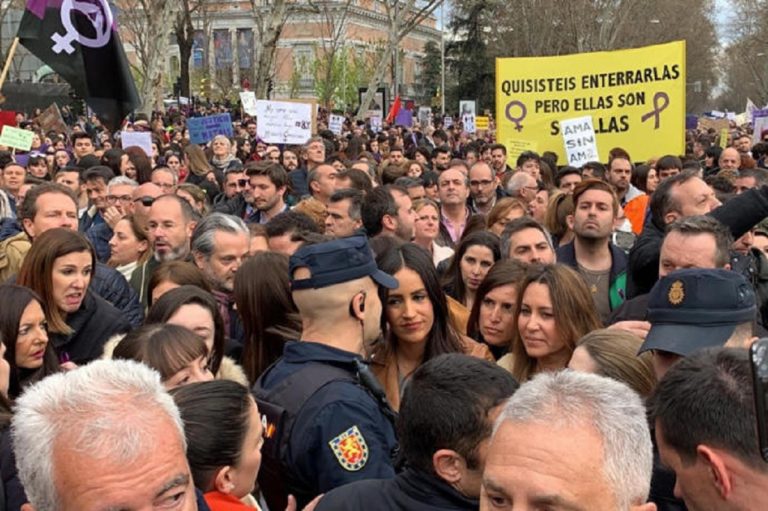 Los manifestantes del 8-M expulsan a los dirigentes de Ciudadanos