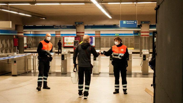 El Gobierno compra sus mascarillas en China a una intermediaria española condenada por estafa