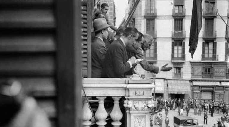 Brutal mensaje de ERC con los ‘balcones’ y el confinamiento en el día de la República Catalana