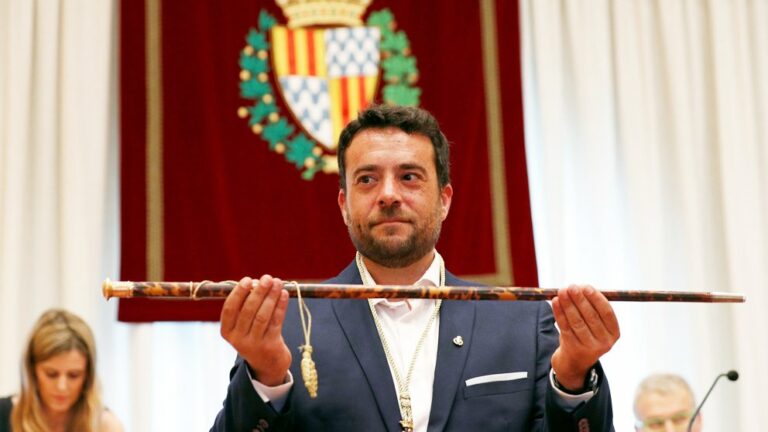 Atestado de Álex Pastor alcalde socialista de Badalona: «Patadas, mordiscos, puñetazos…»