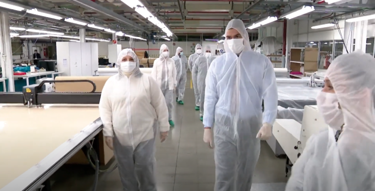 Vergüenza Sánchez: Visita los talleres del Corte Inglés cuando han sido otros los que han ayudado