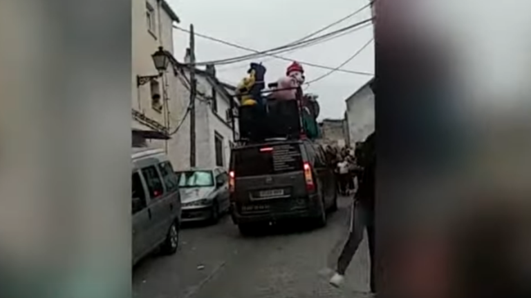 [Vídeo] Cvirus #MarcaEspaña: Vecinos de un pueblo de Jaén se saltan el confinamiento y hacen un fiesta simulando una procesión
