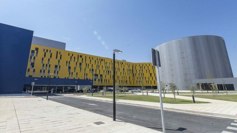 ¡Brutal infamia! Los que ahora piden la apertura urgente del “Hospital más grande de Europa” son los que pararon sus obras y pedían no abrirlo