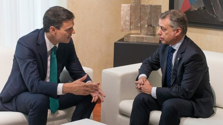 El Gobierno pacta con el PNV conceder al País Vasco y Navarra la gestión de la renta mínima