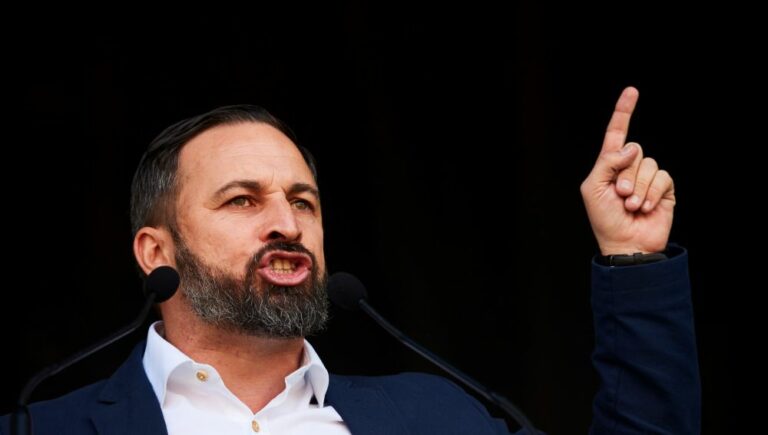 Vox no informó de los 88.975,31 euros que pagó a la empresa de  Losantos