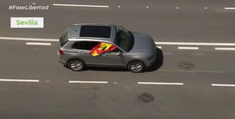 [Vídeo] Cuando el circo de Vox da la nota y utiliza la bandera para manifestarse contra el Gobierno haciendo el ridículo