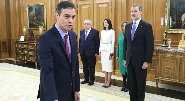 El Gobierno continua blanqueando a Felipe VI