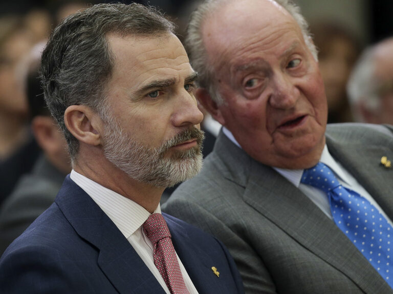 Felipe VI resiste porque la monarquía resucitó desde la violencia