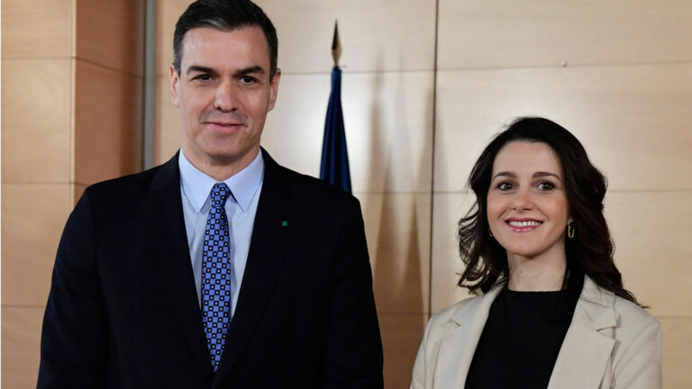 Sánchez prefiere una cumbre con Arrimadas en La Moncloa antes que la Mesa catalana