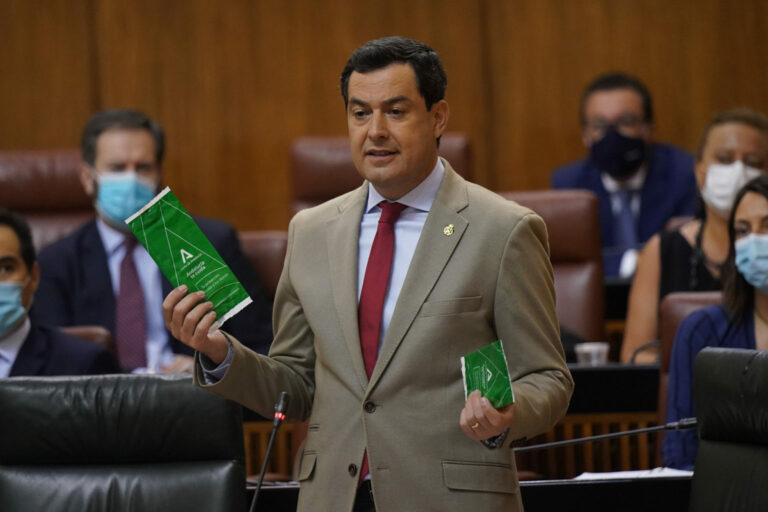 Juanma Moreno enchufa a 257 personas en la Junta