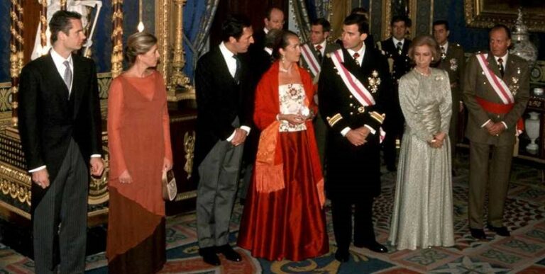 Los títulos nobiliarios que otorgan los Borbones a su interés en una España cada vez más republicana