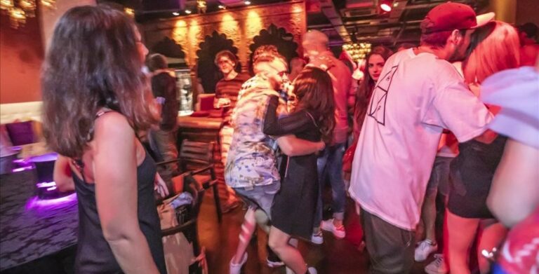 Los contagios diarios notificados alcanzan nuevo récord desde la desescalada: Casi 1.000 en 24 h