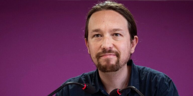 Ante las críticas a la Monarquía los medios del régimen del 78 van al ‘acoso y derribo’ de Podemos