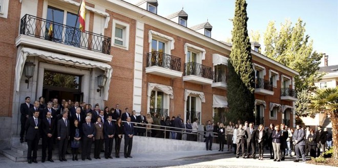 Un Estado ruinoso como la cafetería de Moncloa: «Los proveedores se iban si no pagabas en mano»