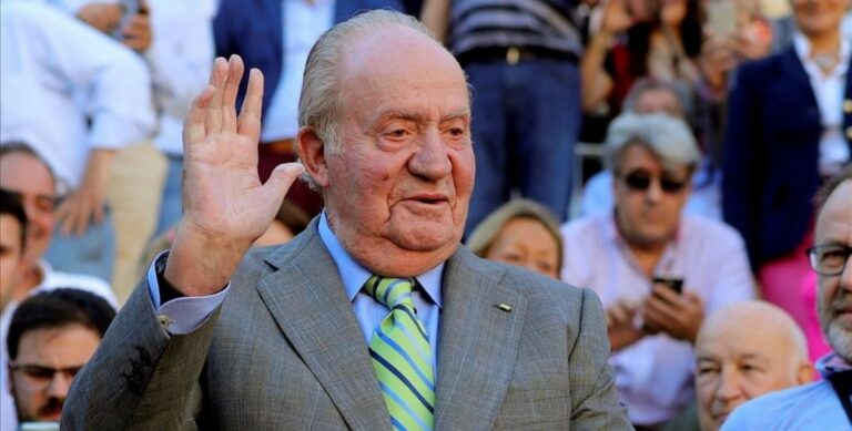 Exministros y altos cargos del PSOE/PP firman un manifiesto en apoyo a Juan Carlos I