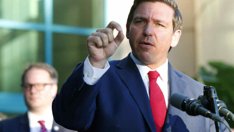 Maestros de Florida ganan la demanda que les puso el gobernador DeSantis