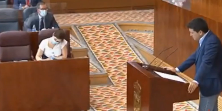 [Vídeo] Brutal minuto para resumir el «charco de chapuzas» de Ayuso