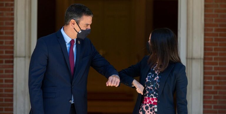 La psicopatía de Arrimadas le hace apoyar los Presupuestos porque “es preferible a que se lo repartan Iglesias, Rufián y Otegi en sus despachos”