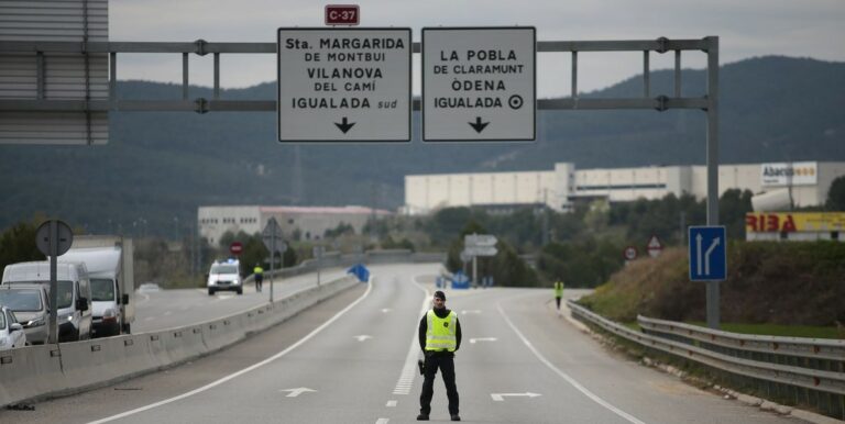 Catalunya confina municipios los fines de semana, cierra comercios grandes y suspende actividades