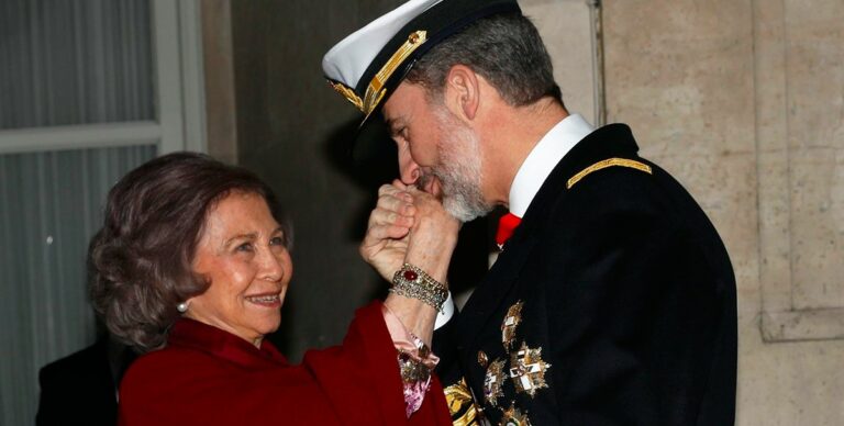 La reina Sofía quiere hacer vida nueva y se quita el anillo de compromiso de Juan Carlos I