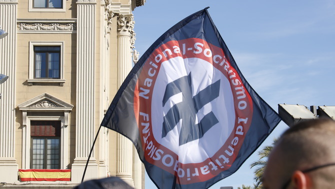 Varias denuncias a la fiscalía por la simbología anticonstitucional y prohibida Nazi en el 12-O