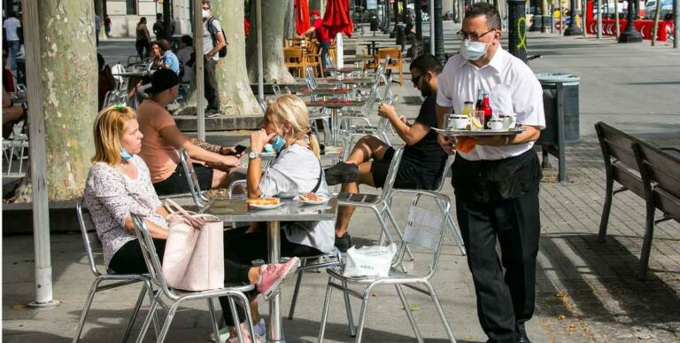 Nuevas restricciones anti-Covid en Catalunya: Bares y restaurantes cerrados y aforo limitado al comercio