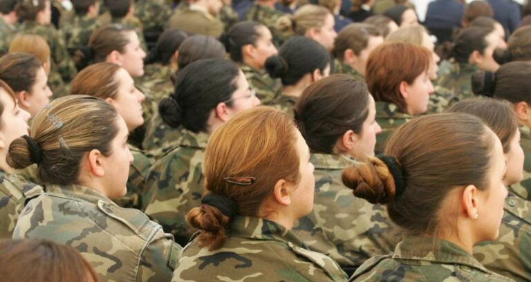 Un tribunal militar absuelve a cinco sargentos que acosaron a una compañera lesbiana