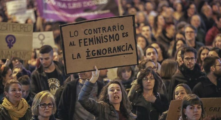 Mujeres con presencia pública que sufren violencia claman su situación: «Es una tortura»