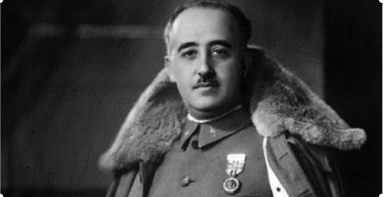 El general promotor de la carta de mandos al Rey se resistía a descolgar el retrato de Franco