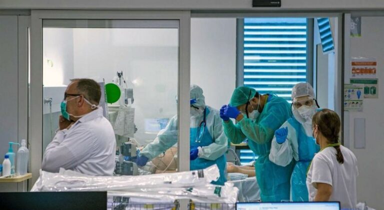 Sitúan el pico de la presión en las UCI a cuatro días del 14-F en Catalunya según un informe de Salut