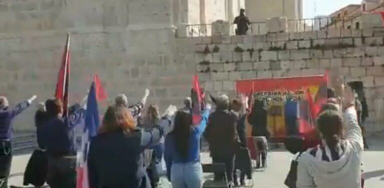 La Policía identifica a decenas de personas en un acto de Falange cantando el ‘Cara al sol’ por el 8M