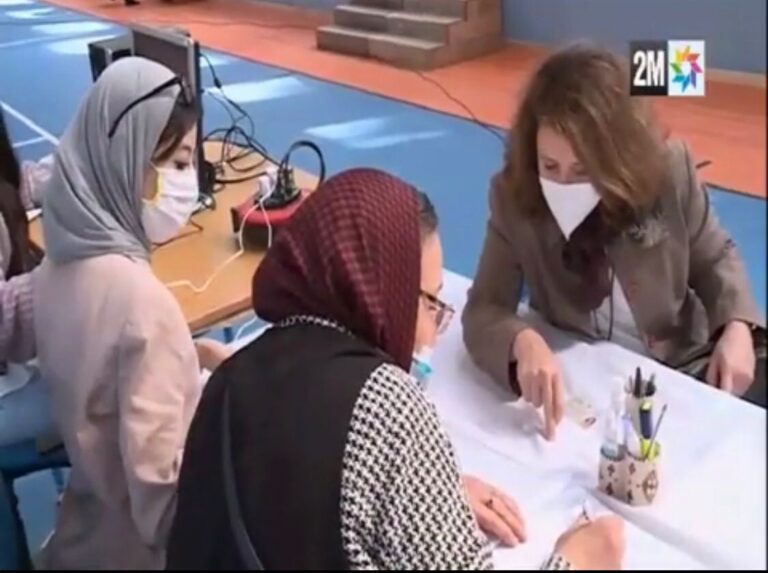 Los españoles residentes en Marruecos reciben su primera dosis de vacuna contra la Covid-19