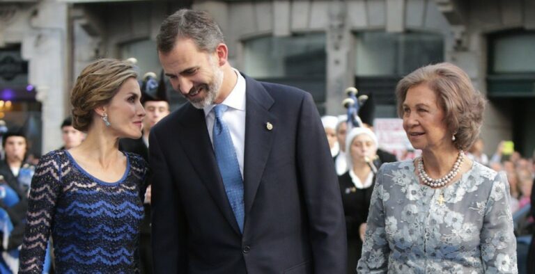 Las infantas Elena y Cristina desenmascaran a su hermano: «Felipe es un niño protegido y mimado»