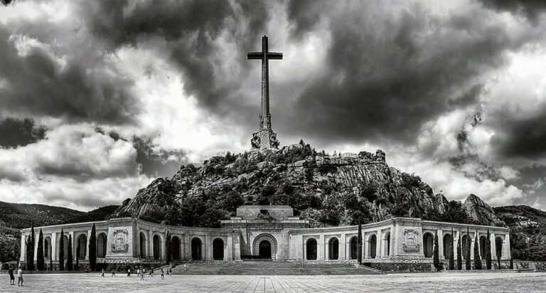El Gobierno destinará una mezquina partida económica para exhumar en el Valle de los Caídos