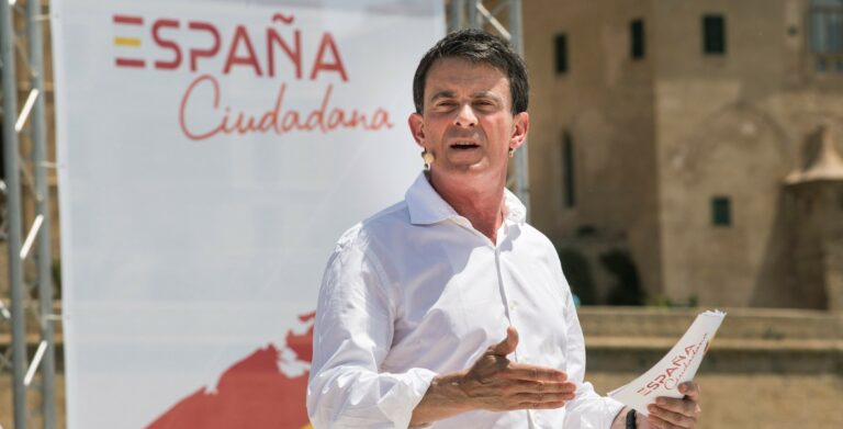 El inefable Manuel Valls vuelve a Francia con el rabo entre las piernas y sin dejar el acta de concejal