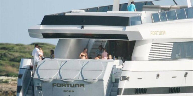 Un Estado al borde de la bancarrota insiste en sostener a una monarquía feudal a costa de todos