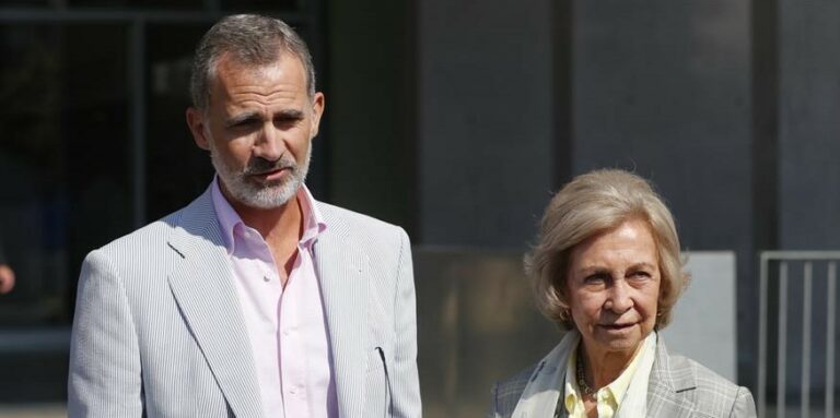 Sorpresa: La reina Sofía, vacunada contra el Covid en un centro de salud