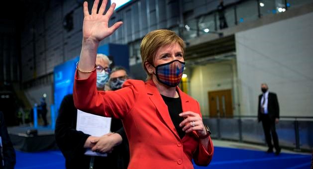 Sturgeon proclamó su victoria en Escocia y promoverá un nuevo referéndum