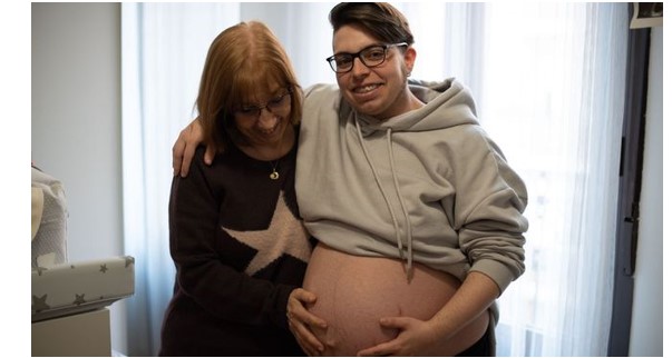 Rubén Castro el primer hombre embarazado de España ya ha dado a luz