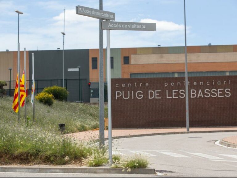 [Primicia última hora] Incendio en una celda de la carcel Puig de les Basses, Figueres, con un fallecido
