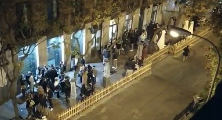 [Vídeo] Los vecinos de Madrid denuncian que la hostelería «está fuera de control»