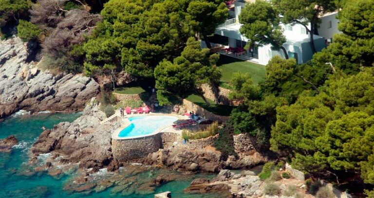 La AN anula la concesión de la piscina ilegal de Pedro J. Ramírez en Mallorca