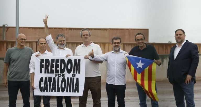 A la desesperada Vox y Ciudadanos reclaman al Supremo meter en prisión a los indultados